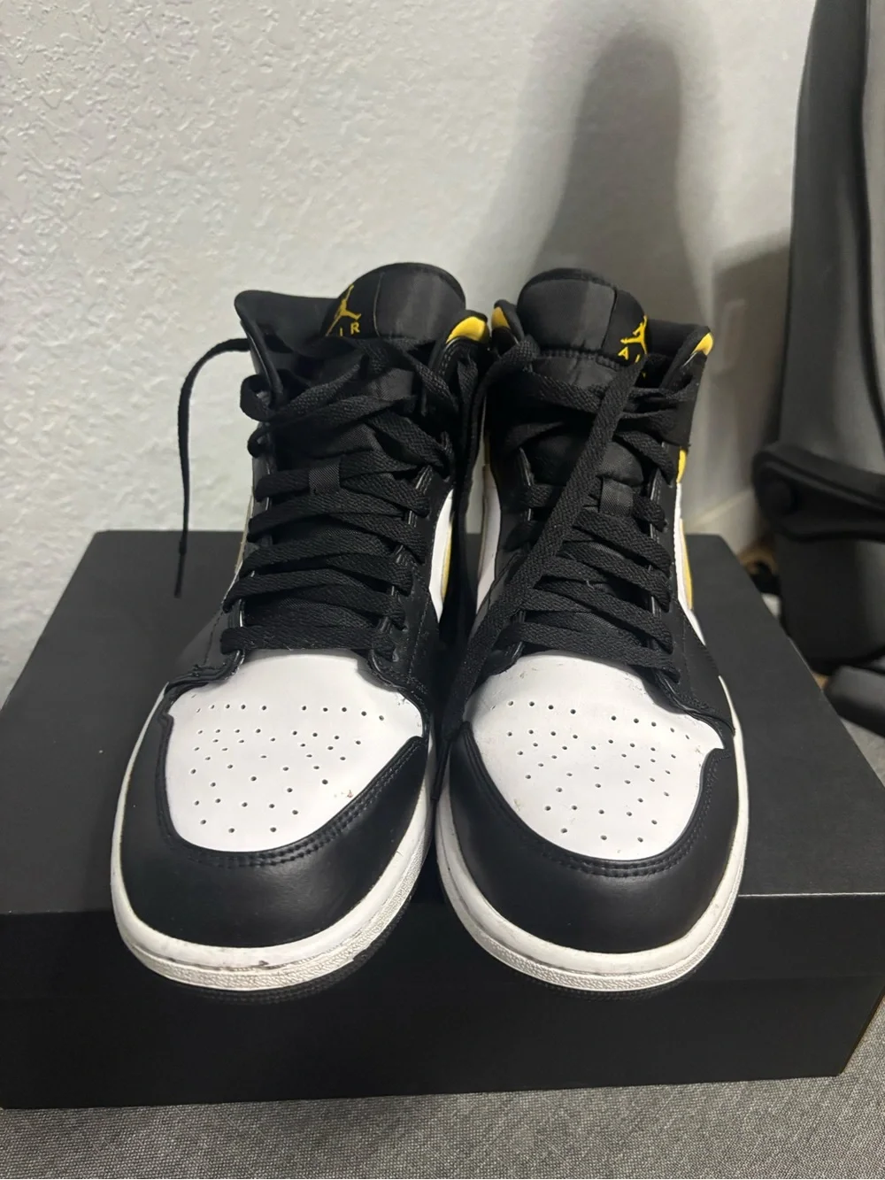 Air Jordan Mids “Pollen Sneakers